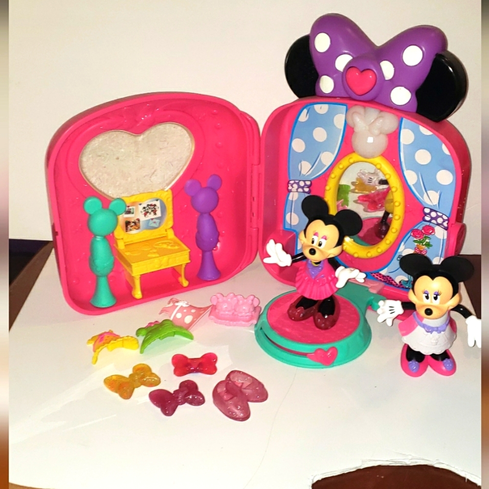 Disney Minnie Mouse Fashion On The Go Bowtique Playset pre-loved condition